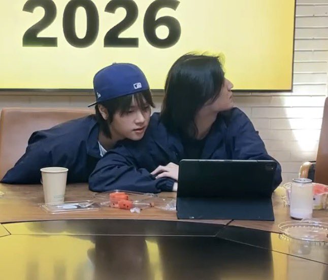 dimomoxxn's tweet image. 황당해