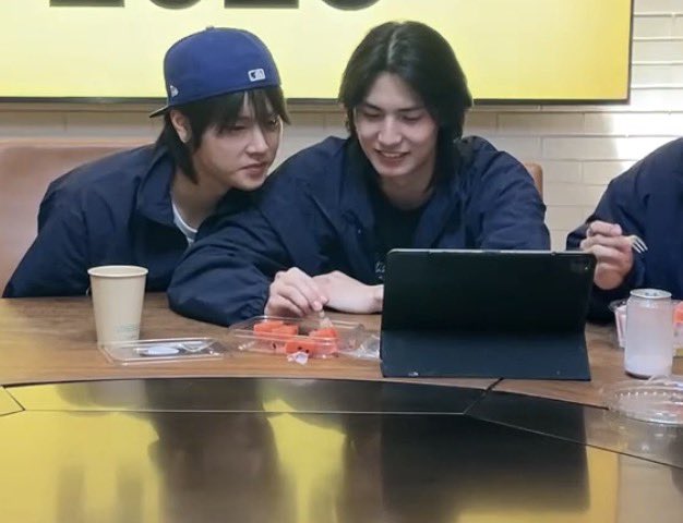 dimomoxxn's tweet image. 황당해