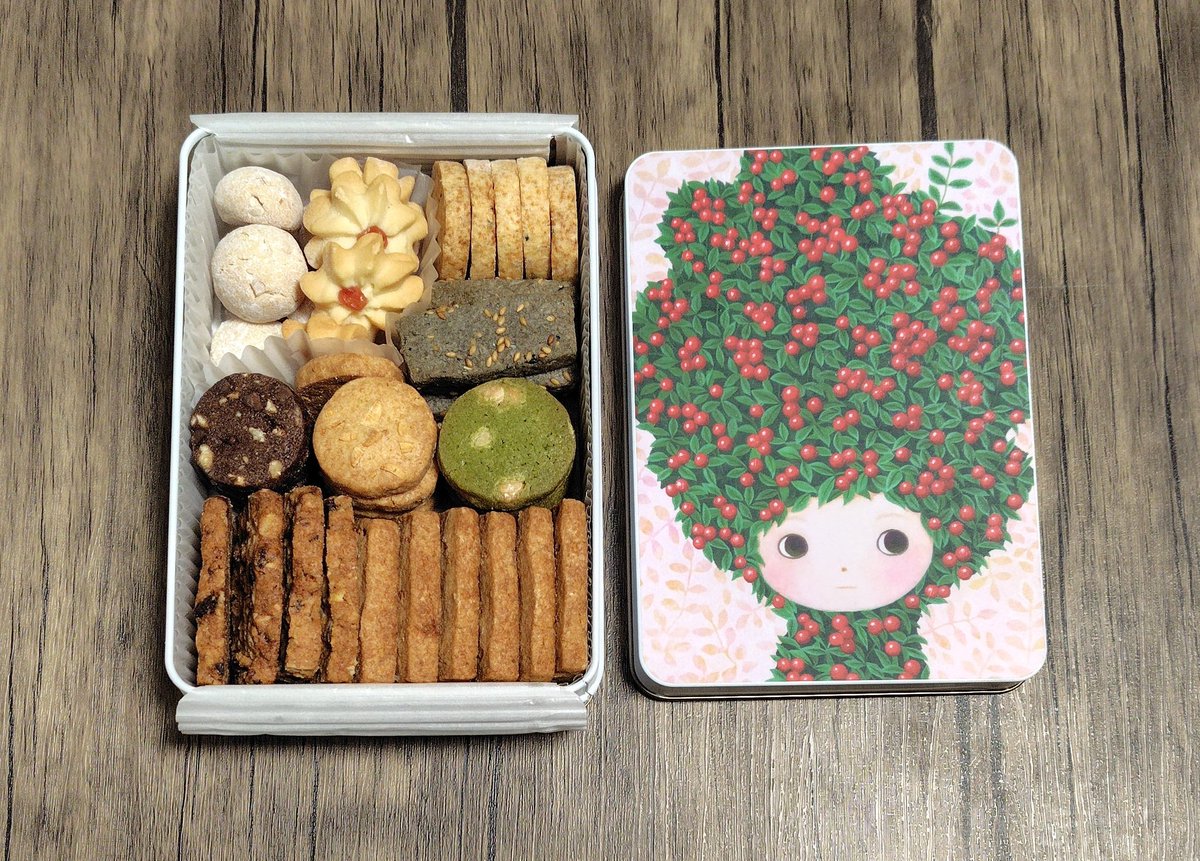 ゆきりん　　クッキー待ち 福花堂さんから届いた、素敵なクッキー缶と共に年末年始を過ごします