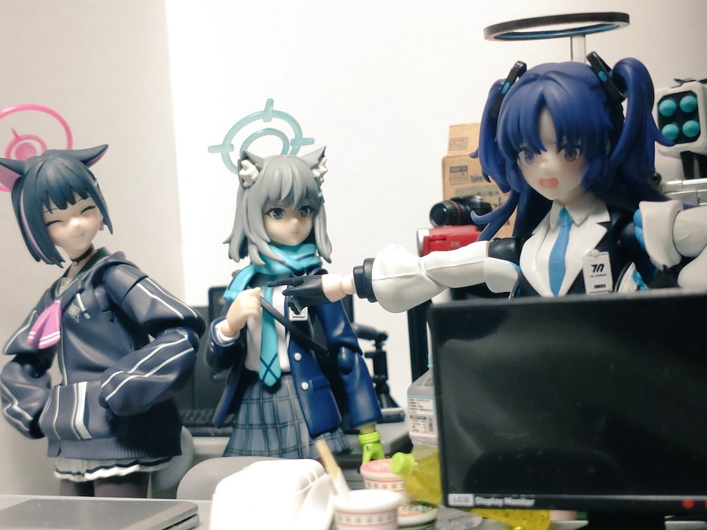 Reload_Shiroko's tweet image. ユウカ「先生！年越しそば、食べに行きますよ！」

 #figma  #ブルアカ  #砂狼シロコ  #杏山カズサ  #早瀬ユウカ