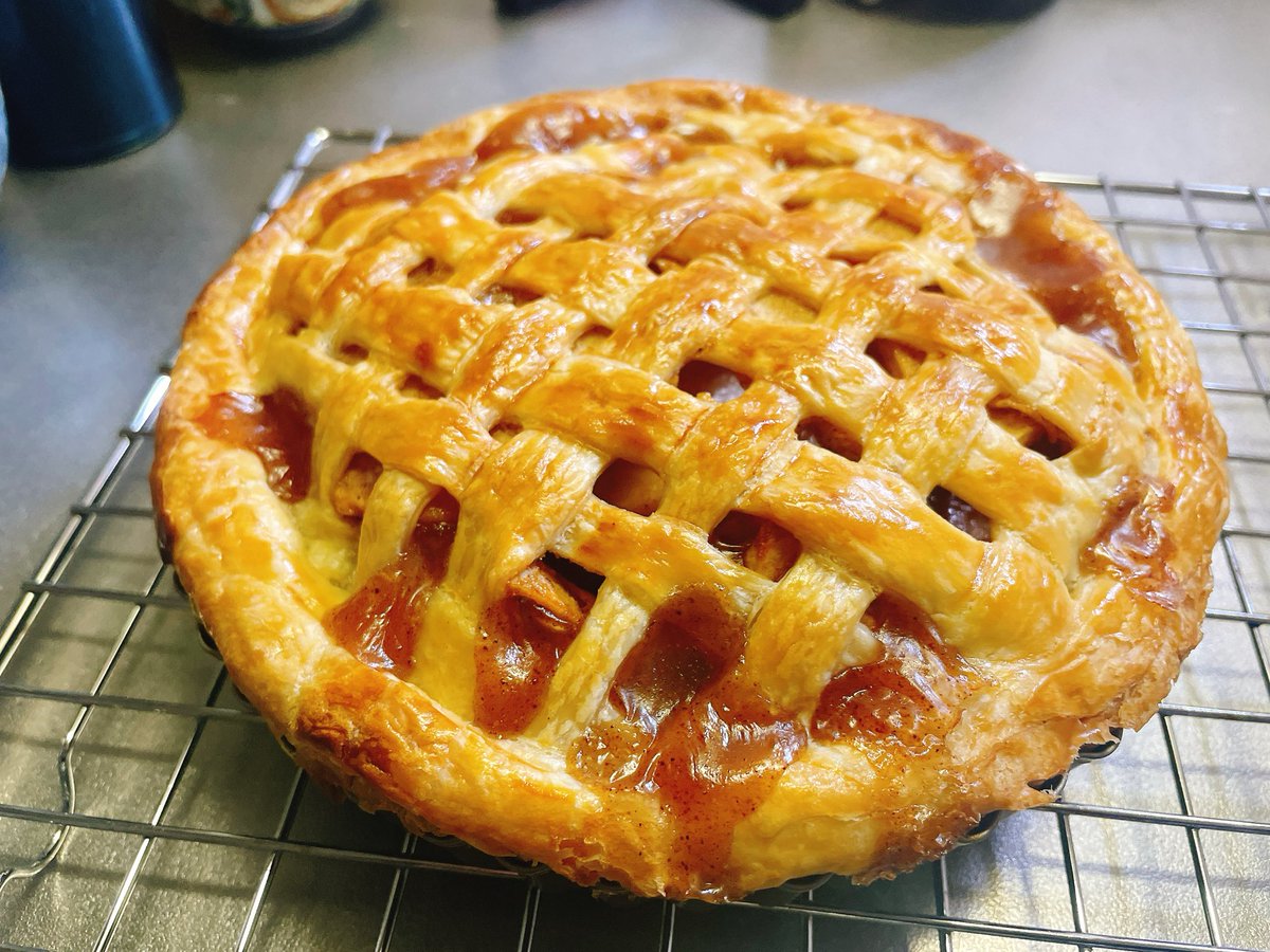 megtype's tweet image. 今年はアップルパイ研究たくさんやったな。
というわけで2025年最後の研究成果が焼き上がったー！！
皆さま来年もたくさんライブ来てね😙