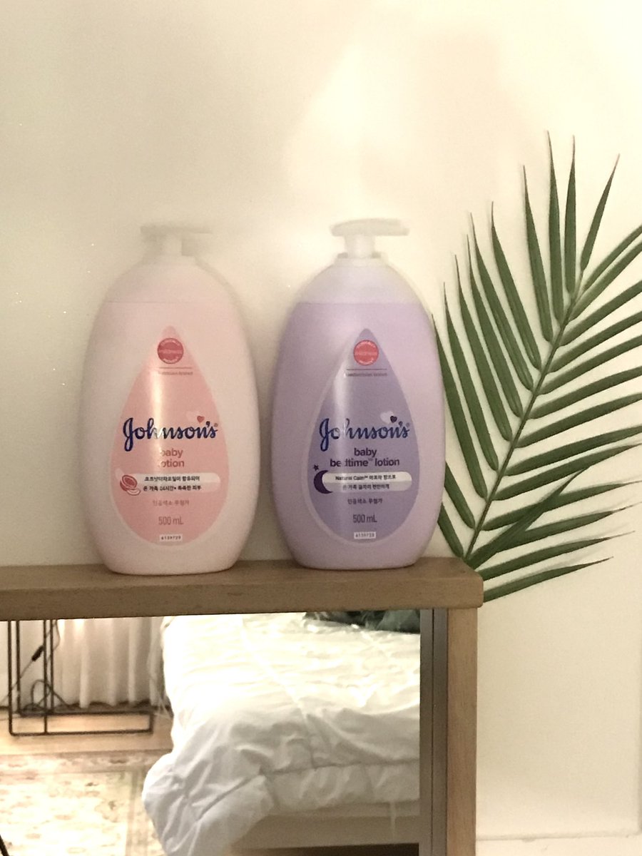 ourrmemoryy's tweet image. #광고 #RT이벤트
#RT 해 주신 3분께 존슨즈베이비 베드타임 오일 300ml를 드립니다 🧴🫧 (1/5 당발)

새해를 맞이해 마음이 괜히 바빠질 때 하루 마무리를 포근하게 만들어주는 아가아가한 무드의 존슨즈베이비 바디로션 ✨

• 존슨즈베이비 베드타임 로션
고급스러운 라벤더에 따뜻한 우유 살짝 더한…