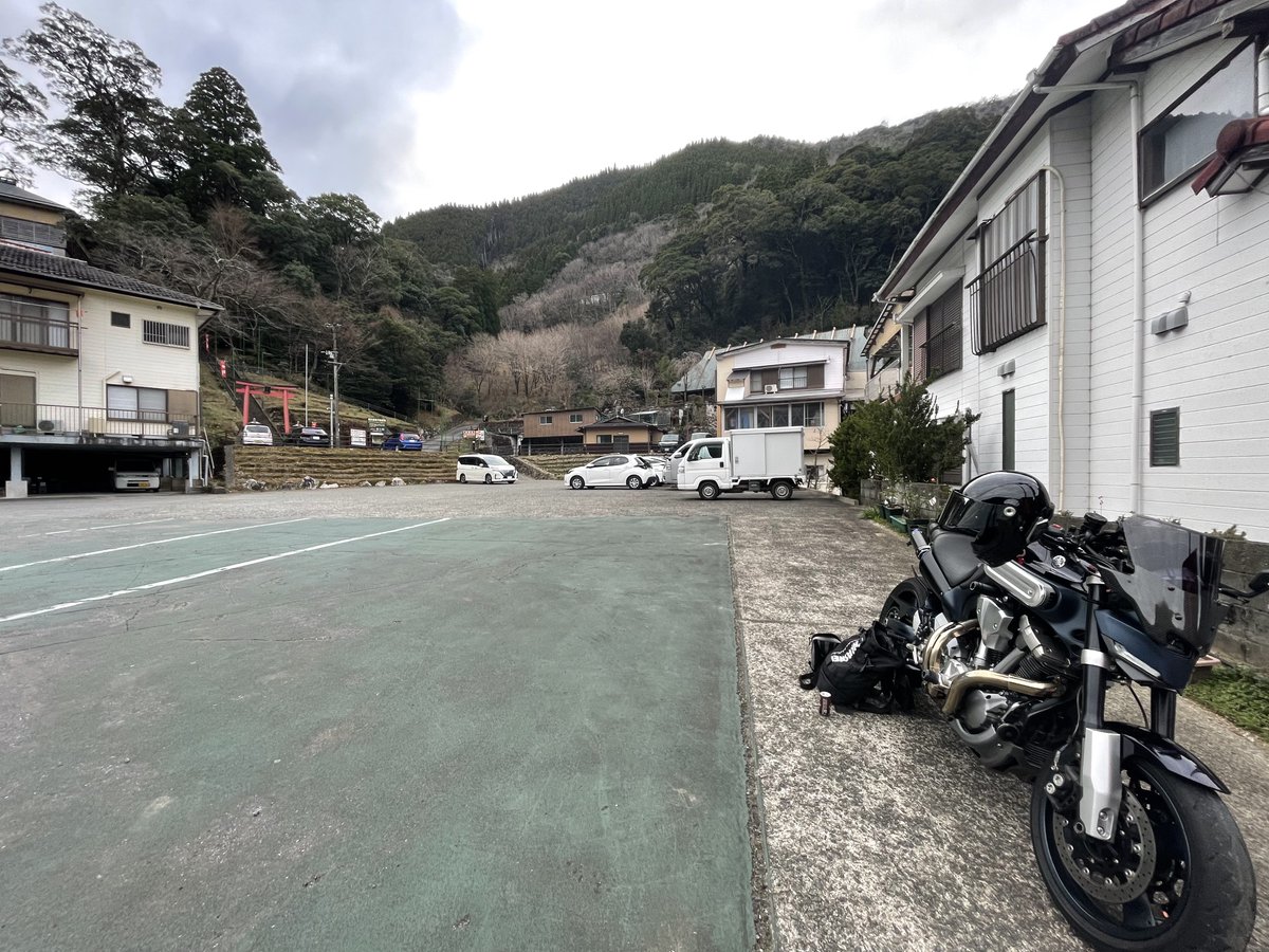 ECR01's tweet photo. きょうは嫁さんの実家の椎葉へ🏍️
リュックからってバイクなんてどれくらいぶりだろw
皆さん良いお年を☺️ https://t.co/TkSA6fj7SE