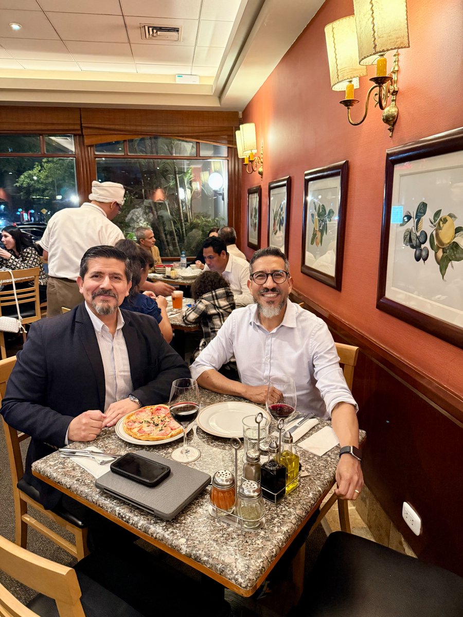 Enrique_JEGA's tweet photo. Nuestra clásica reunión de fin de año con Danny Scipion reafirma amistad, aprendizaje y el valor de alianzas que inspiran nuevos retos. #EGArbulu #NetworkingProfesional #RelacionesCorporativas #Liderazgo #CrecimientoEmpresarial #DesarrolloProfesional #AlianzasEstrategicas https://t.co/NDVA1EIV7C
