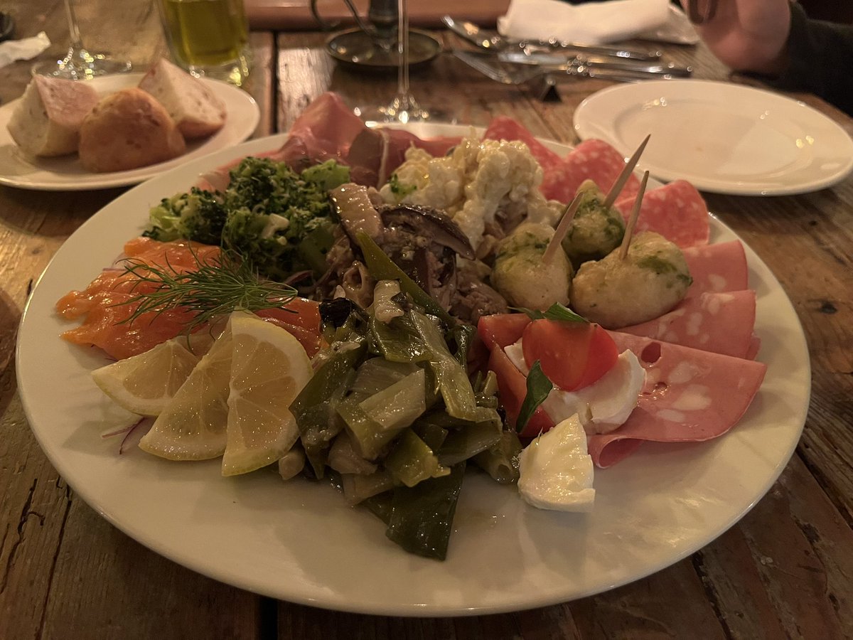 せいんと tweet media