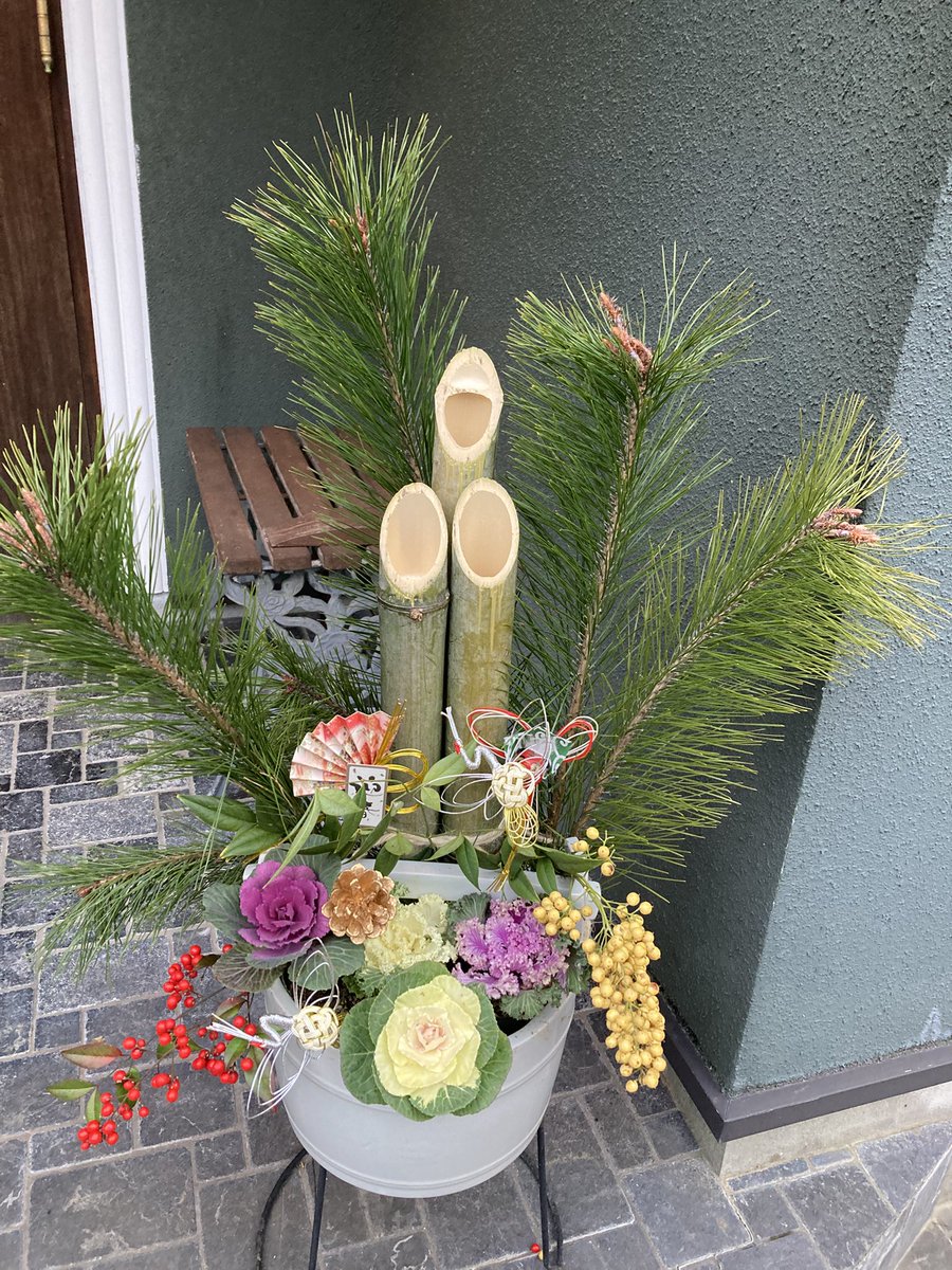 門松🎍作って 三宝出して ウラジロもとってきたのに 鏡餅を買い忘れ