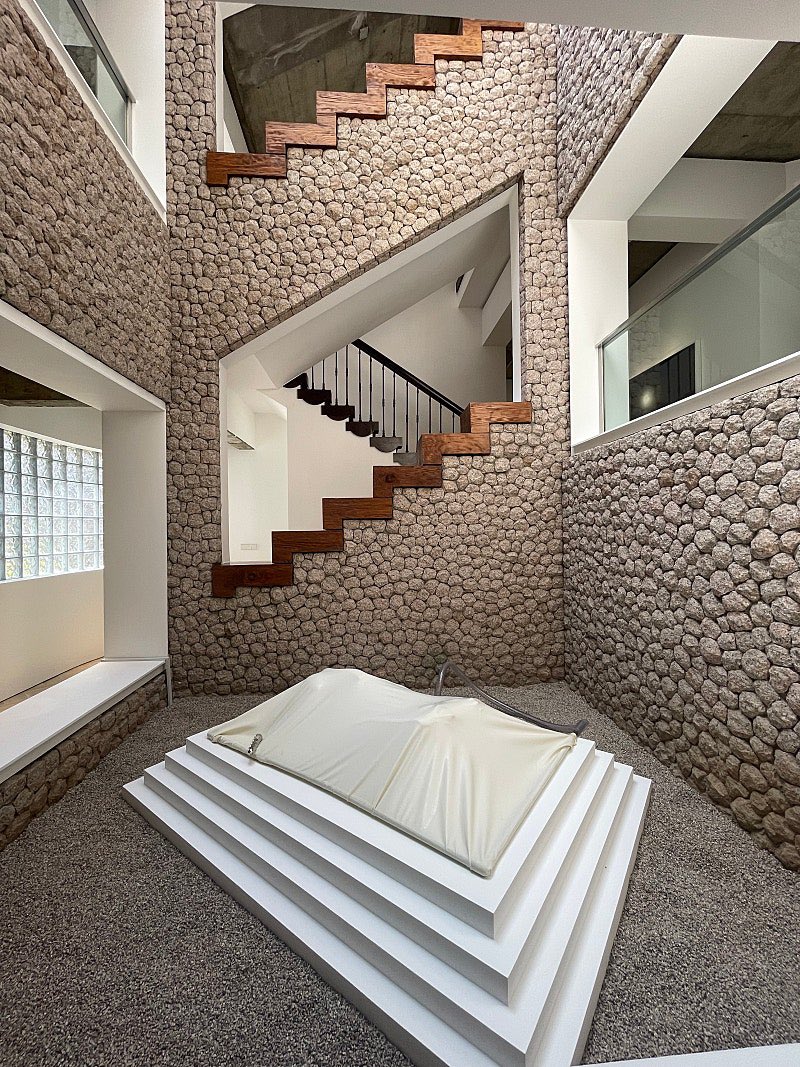 taeguide's tweet image. Taehyung’s TYPE 非 exhibition will be at Frieze House Seoul. This is such a cool space and will come to life with Taehyung’s art installations and Type 非 photos soon