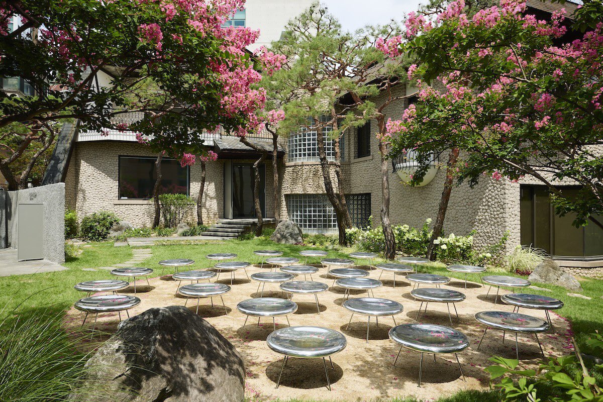 taeguide's tweet image. Taehyung’s TYPE 非 exhibition will be at Frieze House Seoul. This is such a cool space and will come to life with Taehyung’s art installations and Type 非 photos soon