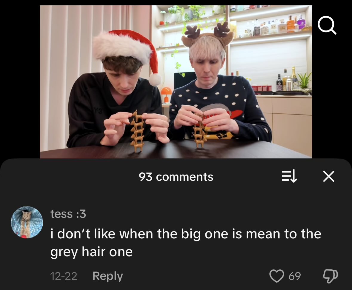 yuisnotonfire's tweet image. the big one and the gray hair one 😭😭😭