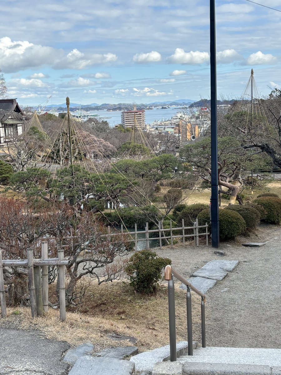 sk5863's tweet photo. 今日大晦日に塩竈神社に初詣？に行って来た。選挙で言えば期日前投票のようなもの。？明日元日からは連日大混雑必須ゆえ今日実行❗️ https://t.co/5DMDCHXgk4
