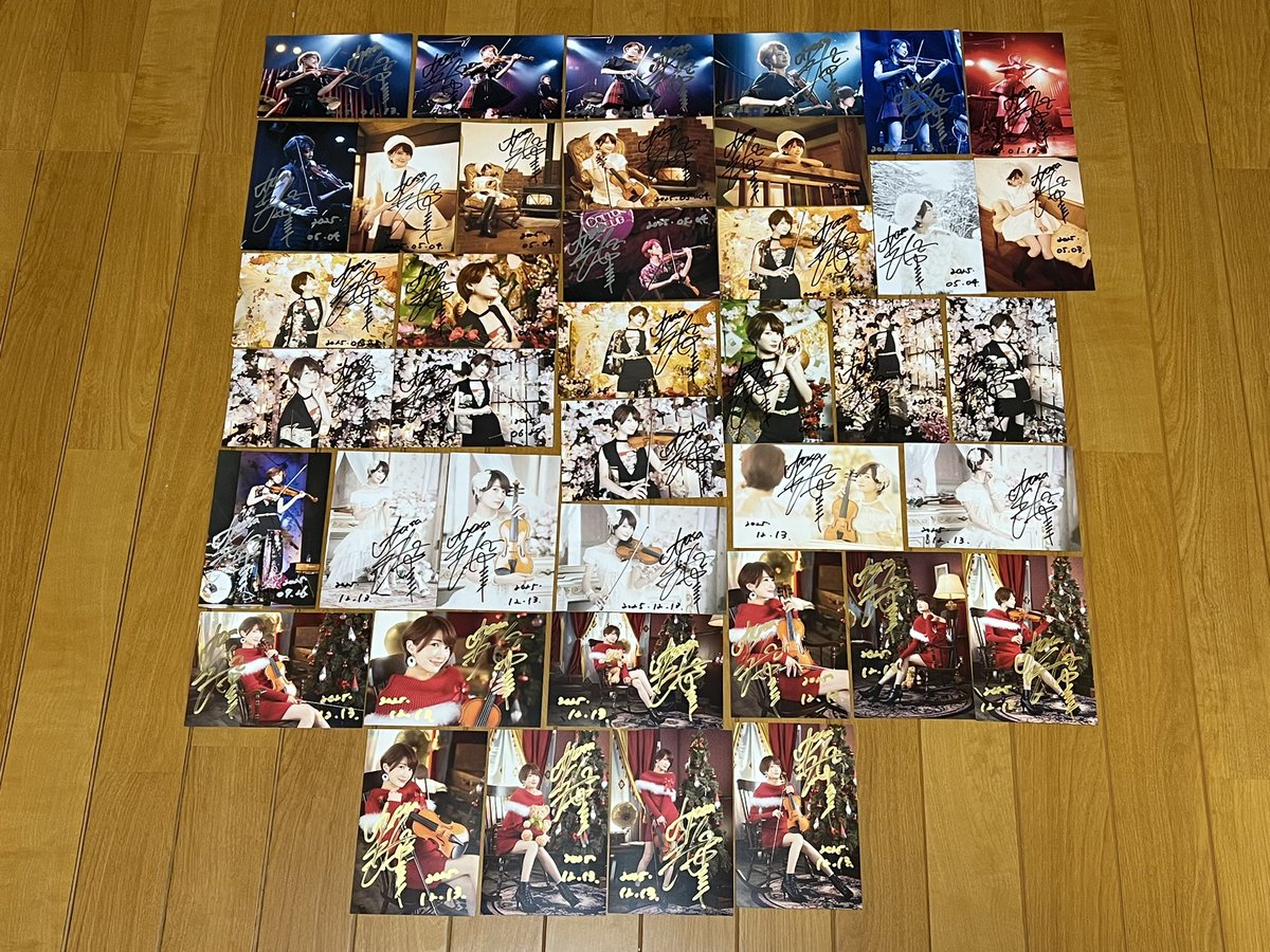 2025年に頂いたサイン入りポストカードたち。 今年は節約の年にしてい