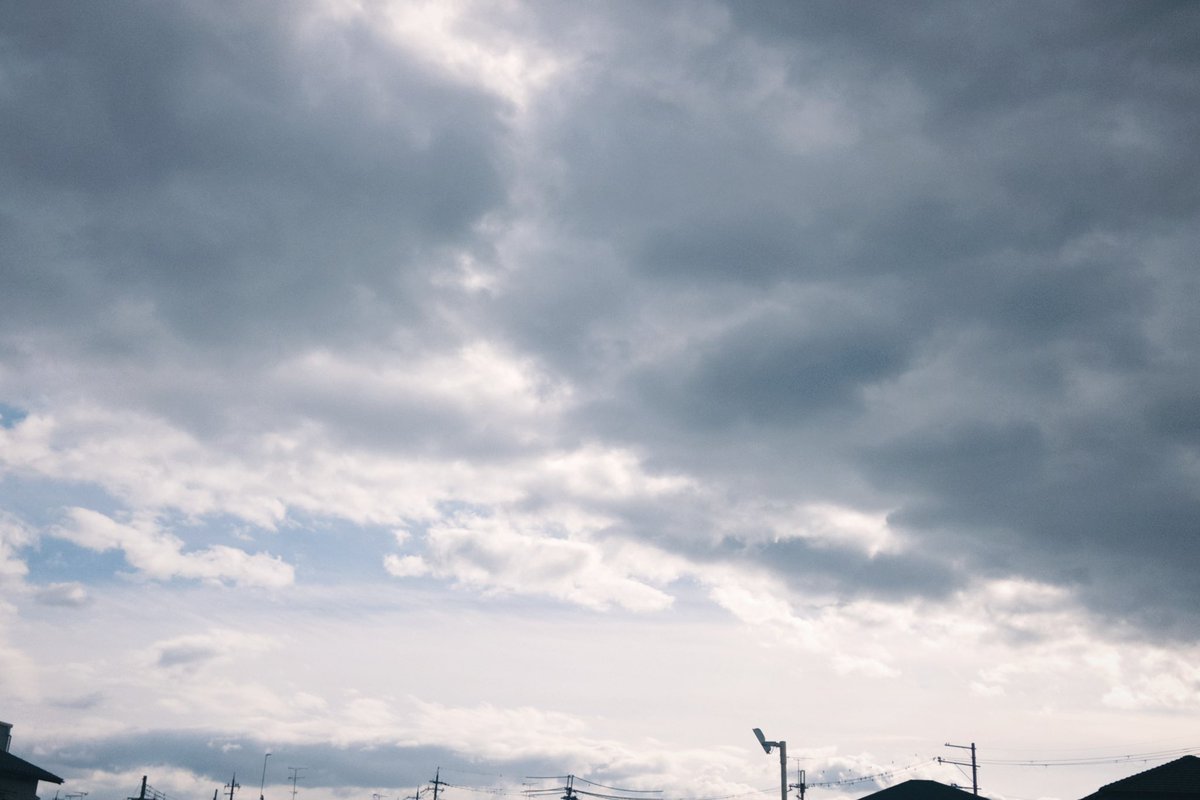 echo_xtz125's tweet photo. この様な天気の大晦日。
明日は初日の出は拝めるのでしょうか?
私ゃ寝てますけどねw
皆様、良い年をお迎え下さい。
#イマソラ #宇治市 #冬の空 #スマホ写真 #OldRoll #MyExtraLife https://t.co/LOmKvNKtkA