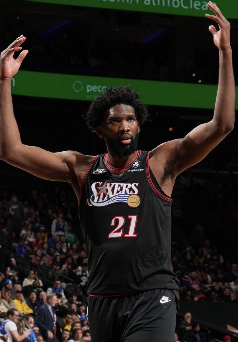 TheHoopCentral's tweet image. Joel Embiid over the last 5 games:

30.6 PPG
8.8 RPG
3.4 APG
1.4 BPG
0.6 SPG
47.6% FG
32.8 MPG

Embiid is finding his rhythm. 🔥