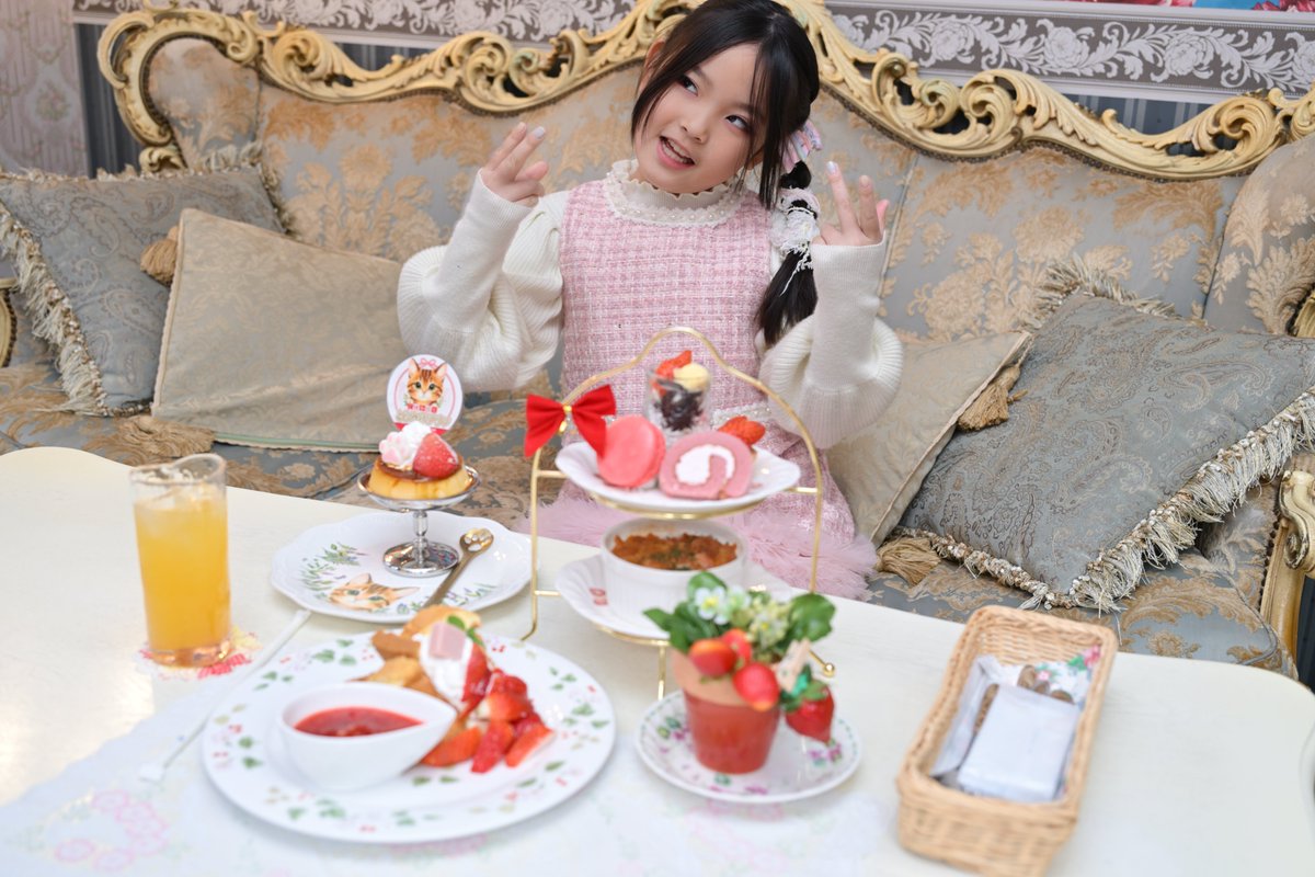 kodera16's tweet photo. づーちゃんの #���物姿 と #アフタヌーンティー をいただく時の #可愛いしぐさ を撮ってみた。
モデル:づ―ちゃん(いがらしゆみこ美術館のプリンセスアンバサダー)
協力: #倉敷美観地区 に在る #いがらしゆみこ美術館 #HIMEOTOME #カフェプリンセス https://t.co/4sNgB53mC3