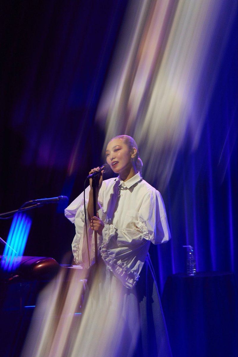 花のように花火のように歌はその場で消えてしまう みんなのまなざしがあって
はじめて形を持てる気がします 
やさしさをくれたみなさん お目にかかれたみなさん 2025ありがとうございました💎✨✨良いお年を🤍