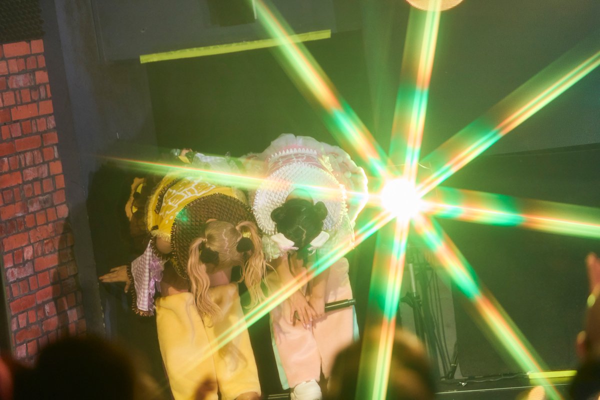 🐉2025年 ありがとうございました🐉

2024年12月21日に始まったAMiRiONは、今年たくさんの対バンに出演させていただき、0.5thと1st LiVEまで駆け抜けました！
いつも応援してくれるあみりおんずのおかげです💛🩷

来年もよろしくお願いします🌈

#AMiRiON #あみりおんず