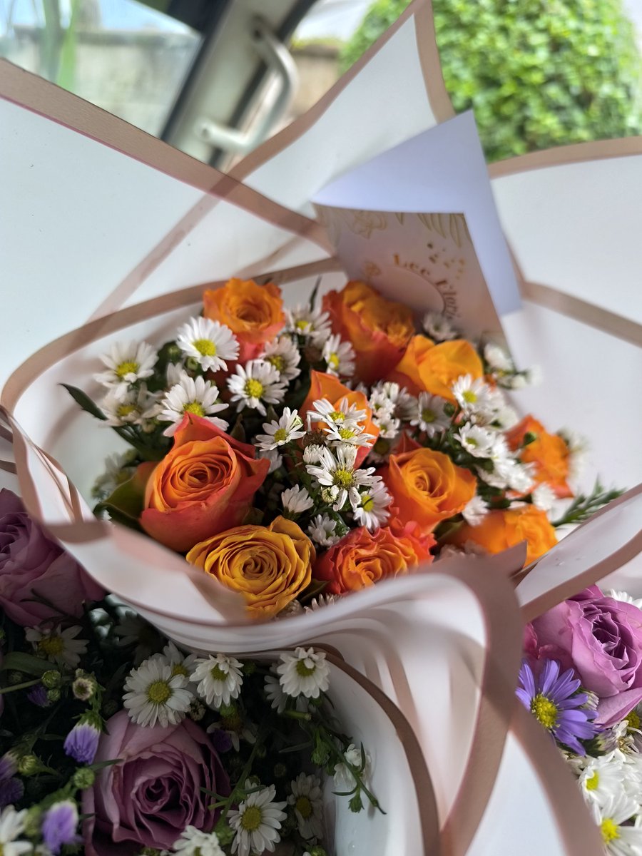 Lee Florist tweet media