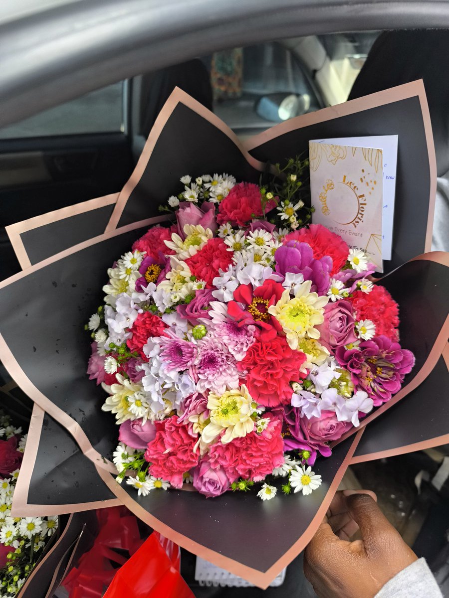 Lee Florist tweet media