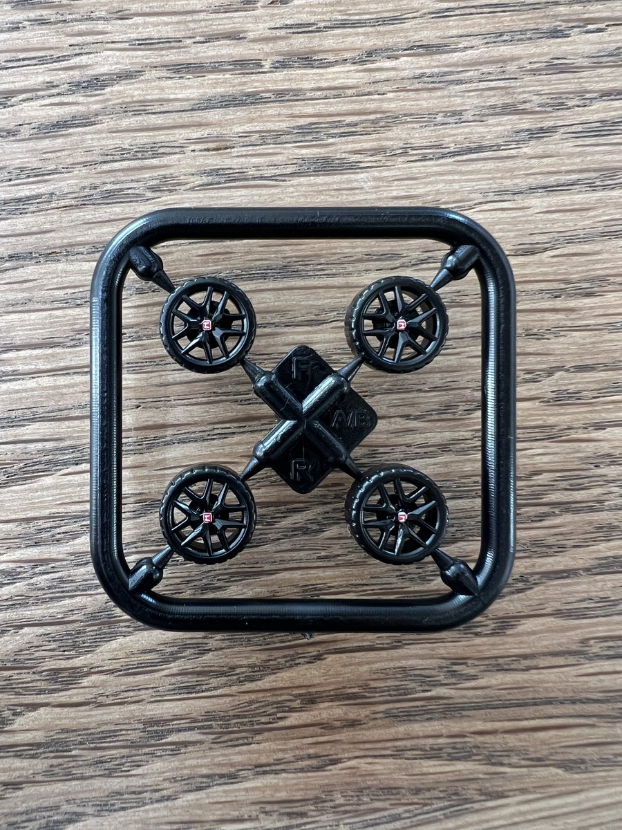 macchan2011's tweet image. 時間できたので組み立ててみた

いろんな人が書いている通り、はめ合いはきつかったり緩かったりしたから加工は多少必要でした

ホイールの造形が細かくて良い

#トイズキャビン
#シビック
#FL5