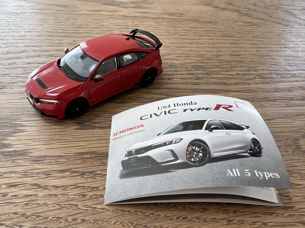 macchan2011's tweet image. 時間できたので組み立ててみた

いろんな人が書いている通り、はめ合いはきつかったり緩かったりしたから加工は多少必要でした

ホイールの造形が細かくて良い

#トイズキャビン
#シビック
#FL5