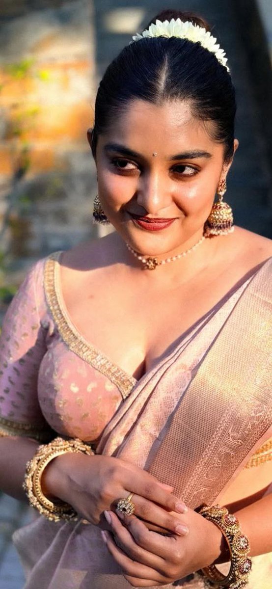 My mom : Ena d potta magale antha begger ah ye paathutu iruka 

Me : Ama anga paru evlo perusa karupa iruku 🤤 atha taste pana venama 

My mom : First na panikiren apro en echi ah ne taste panu d potta 😂 petha amma kudaye race ku variya ne echa (while spitting my face)