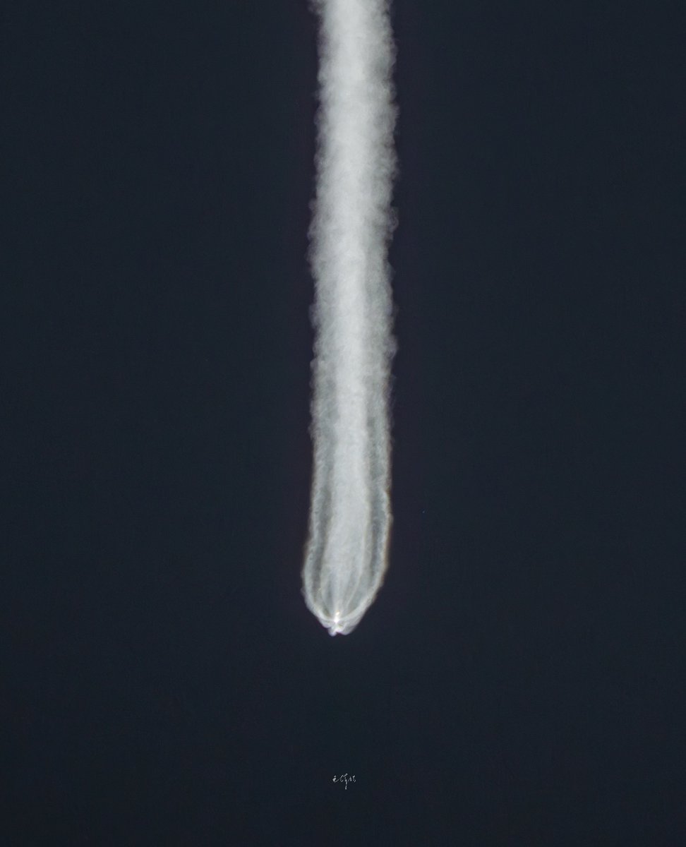 HainanToday's tweet image. The photographer captured today’s bright plume lighting up the sky over Wenchang, Hainan. 🚀✨Each shot tells a different story — which one is your favorite?
#Wenchang #RocketLaunch #BrightPlume #ChinaAerospace #Skywatching
📸Mao Zehao