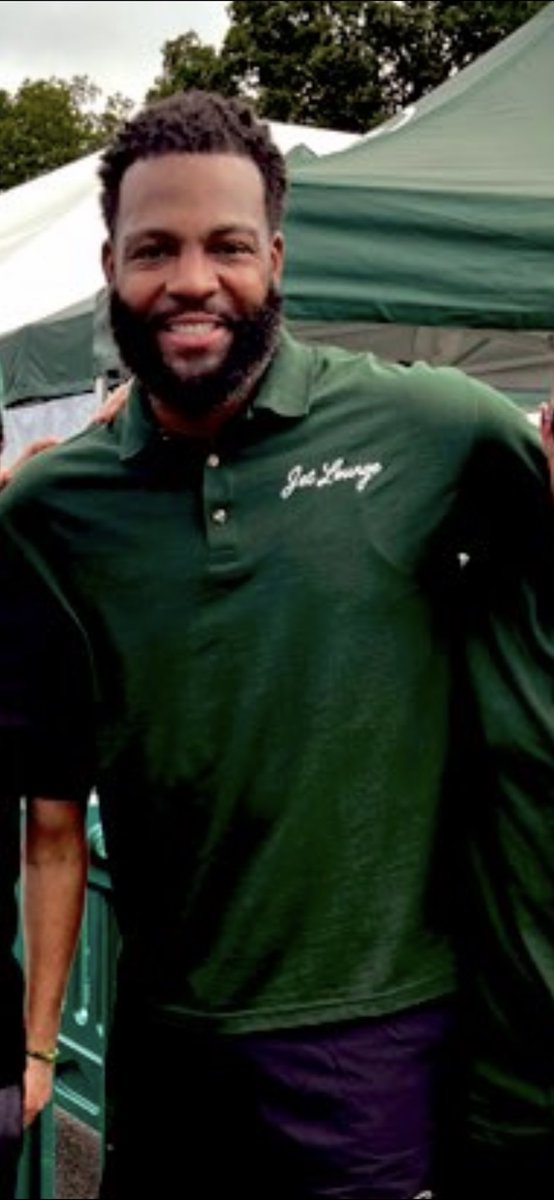 Bklyn929's tweet photo. #Jetslounge reloaded. 

Coming soon.  🔨 When you can get a patriot to wear green and white.  Anything is possible.  👀 @kenscara1 @TheJetsLounge https://t.co/0a9wWTe8bW
