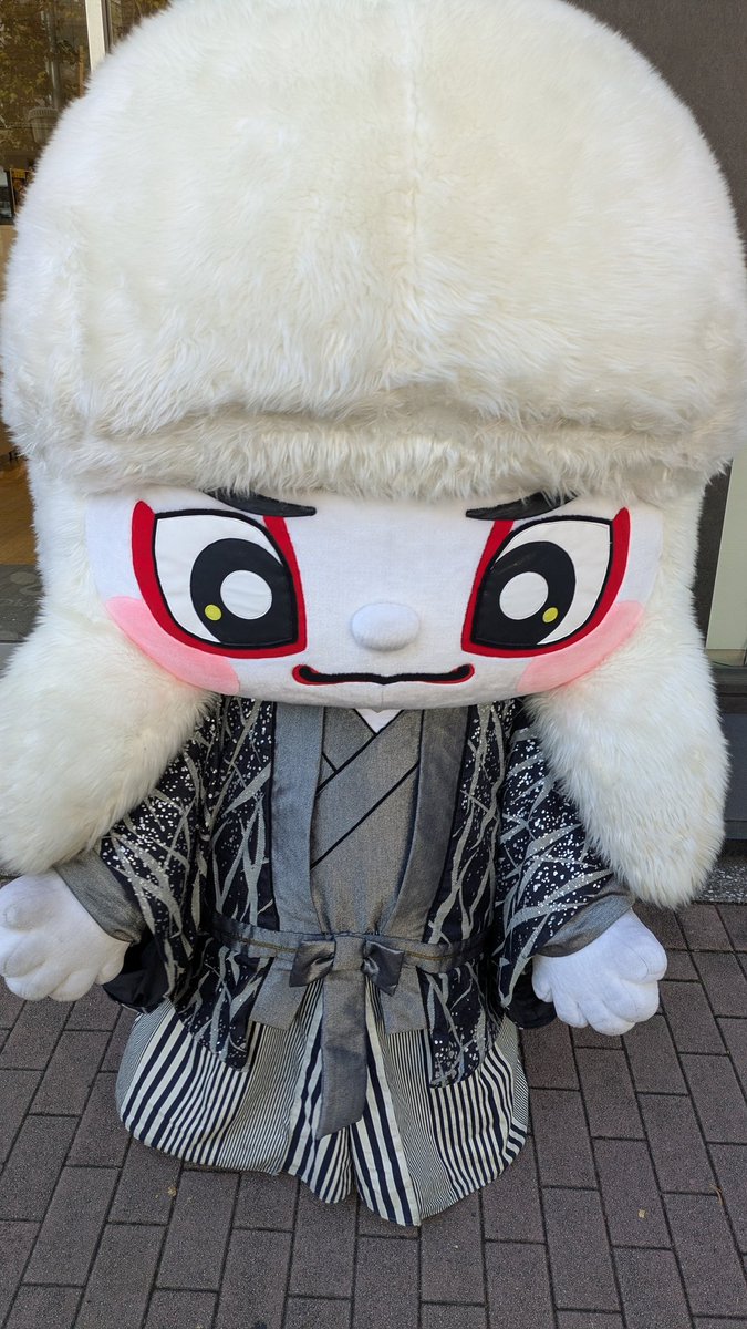 KwbMke's tweet photo. 年末に会えて、癒されたおかげで
１年の疲れやモヤモヤも吹き飛びました☺️
2025年もキャラさんやフォローしている皆さんから、沢山の元気を頂き感謝です✨
心身とも健康で、良���お年をお迎えください🍀
#でんちゅうくん
#denchukun_ibara
#とっとり・おかやま新橋館
#井原デニム
※動画は音が出ます。 https://t.co/wU1VanW7pZ