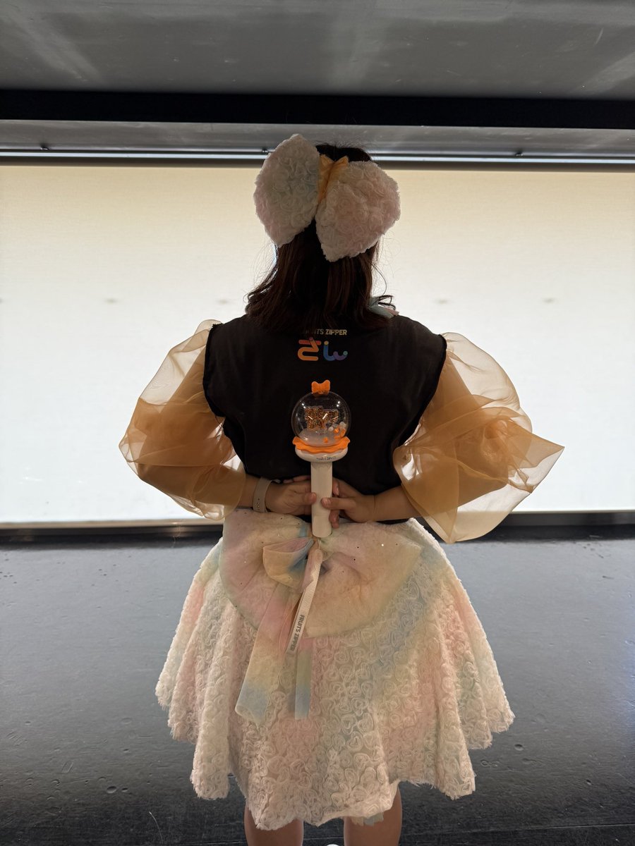 rio_fz0716's tweet photo. 今年初はTGCで始まりあそばにゃそんそんで締めましたദ്ദി＞ᴗ＜)🎀✧

周年衣装を作りチェキやTikTokも撮れたり色々充実した日々(っ   ᷇ᵕ ᷆  )っ
来年も充実した日々を過ごせますように(    ᴗ  ̫ ᴗ )♡

 #ふるっぱーと2025年
#鎮西寿々歌 #おすず #推すず https://t.co/KtrDkCOozU