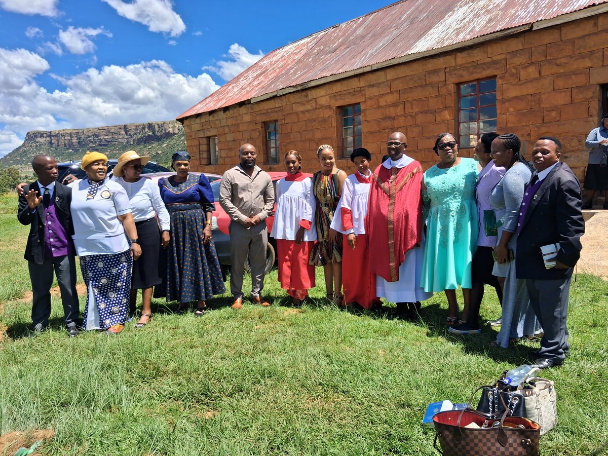Worshiping with my children  parish ea Hathabe e bile monate o tsabeng. Kea leboha Thaabe ho amohela litloholo tsena tsa Mochekoane. Motemekoane.
