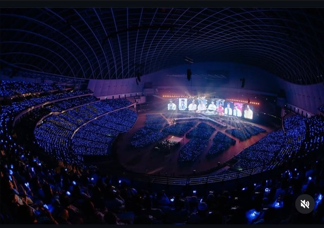7 años 11 meses desde que me conocí a #SUPERJUNIOR
Nuevamente un año más por terminar y otro que empezará, pero lo mejor de todo es que seguimos juntos y rompiéndola, fue un año maravilloso y con bendiciones, lo mejor fue vivir el aniversario 20 de nuestros príncipes 💙