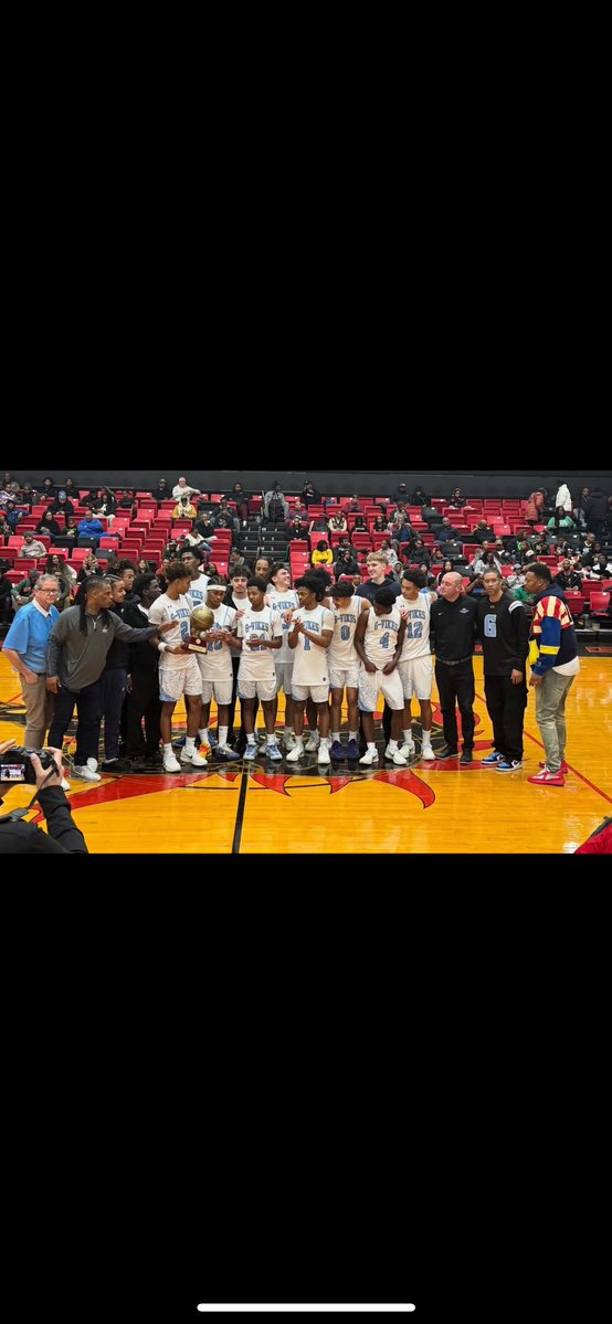 Entering 2026 at 9-3 with a 3rd place finish at the Proviso West Holiday Classic. Lotta room to grow but really like the group we have. #ProcessDriven #DayByDay #GVikes 🏀