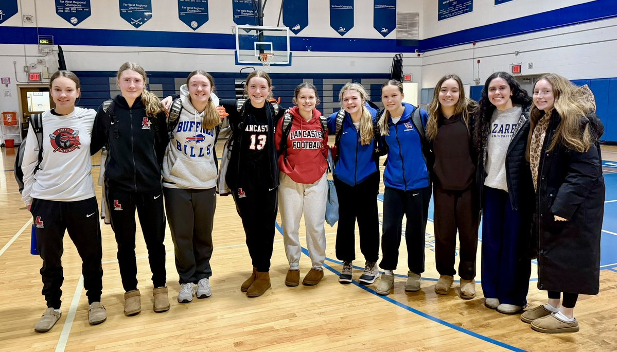 full_courthoops's tweet image. FCH Fam!  Alums and current players together today as @LHSWVBB played @WillSouthGHoops
