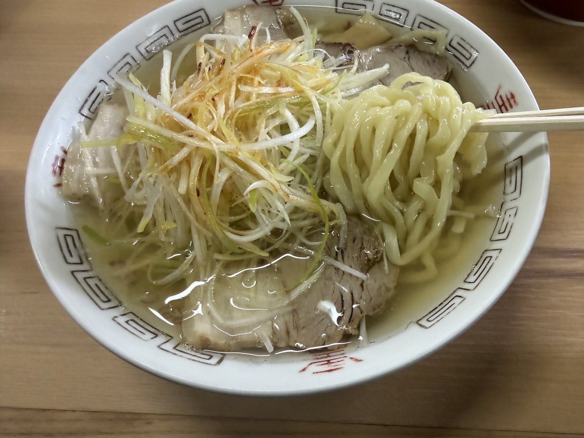 aaabbbddd_vvv's tweet photo. 坂内食堂　本店（福島県喜多方市）

ネギラーメン

列に並んでから1時間ほどで着丼🍜
透き通ったスープがメンズに絡み合う🍜
美味しかった😋 https://t.co/SXh9MVQ7zH