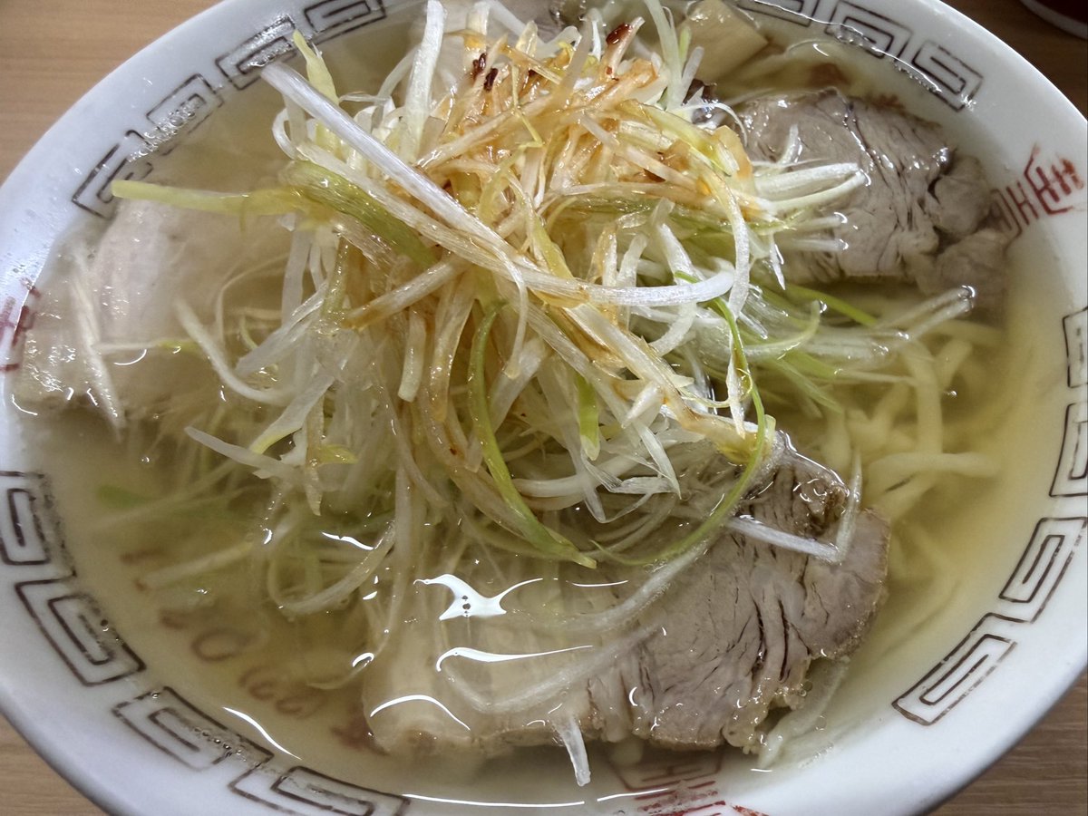 aaabbbddd_vvv's tweet photo. 坂内食堂　本店（福島県喜多方市）

ネギラーメン

列に並んでから1時間ほどで着丼🍜
透き通ったスープがメンズに絡み合う🍜
美味しかった😋 https://t.co/SXh9MVQ7zH