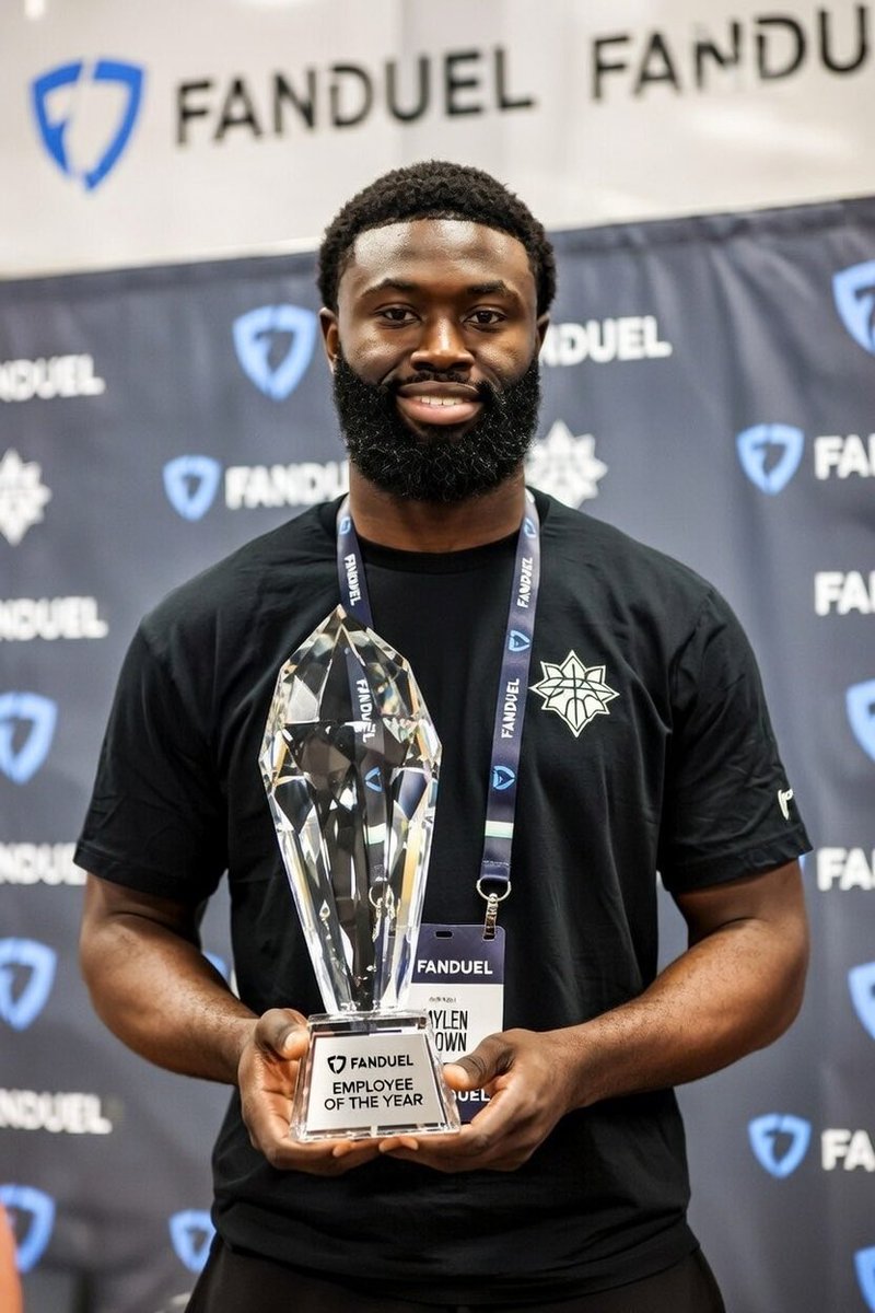 RickyPicksIt's tweet photo. I wanna give a round of applause to @FCHWPO for winning today’s FanDuel employee of the year award. The white man didn’t want you to take his record huh? https://t.co/Fp2ooADfVp
