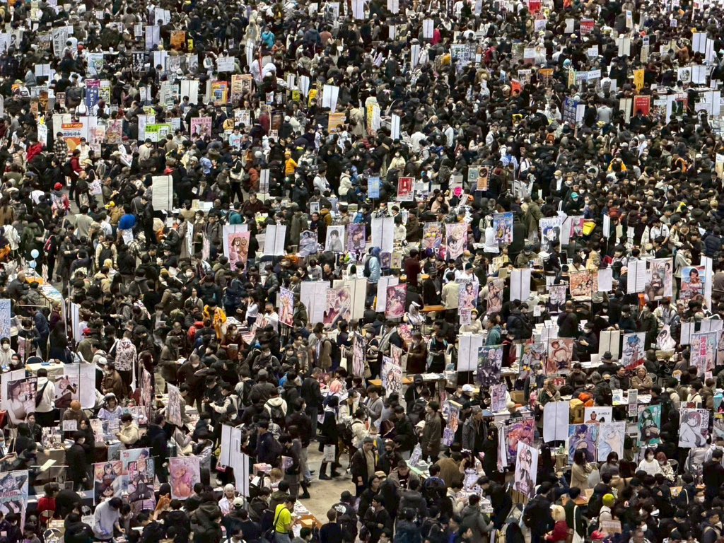 comiket_intl's tweet image. Full House at Comic Market 107, the 50th Anniversary Comiket