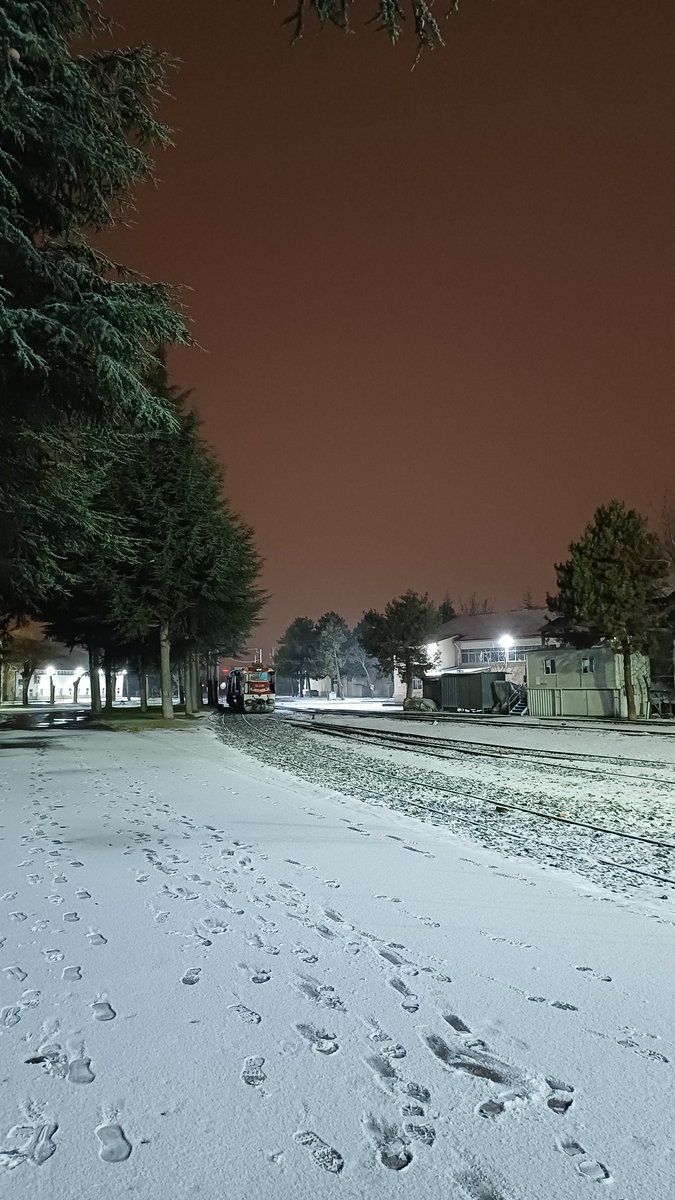 soğuktan gtümüz donsa da seviyoruz yalan değil