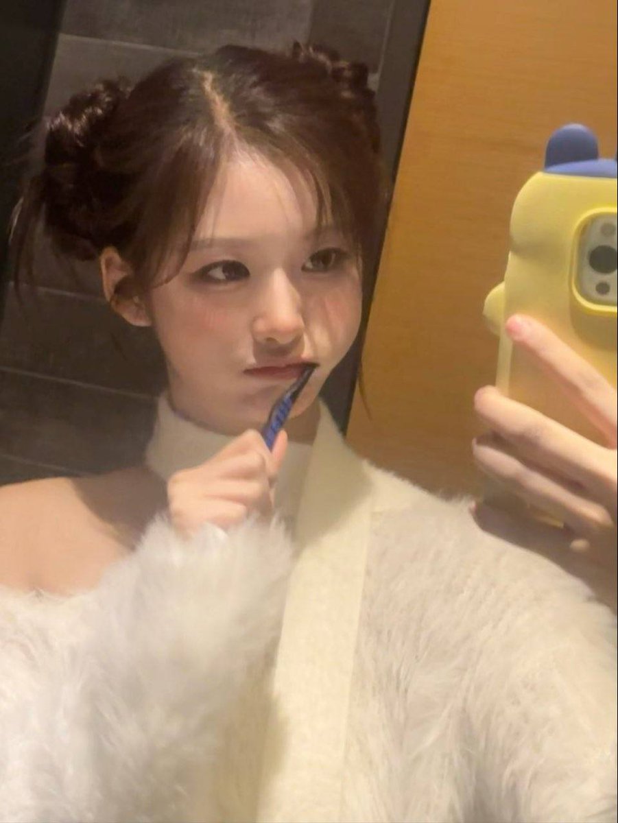 Sullyoon_Stan's tweet photo. best idol and most adorable in all of K-pop, i will fucking die on this hill https://t.co/rSOA3r3fB2