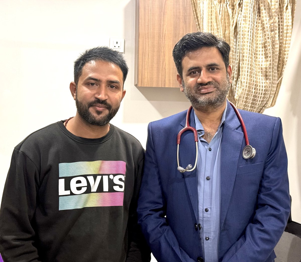 समाज के गौरव ,MBBS MD मेडिसिन, सहायक आचार्य SMS मेडिकल कॉलेज (हॉस्पिटल) आदरणीय श्री डॉ राजेंद्र कसाना जी को जन्मदिन पर हार्दिक बधाई एवं शुभकामनाएँ 🌸

आने वाला साल आपके लिए मंगलमय हो बॉस...!!!

इलाज सिर्फ़ दवाओं से नहीं होता,
कभी–कभी इंसानियत भी ज़रूरी होती है।

SMS हॉस्पिटल के