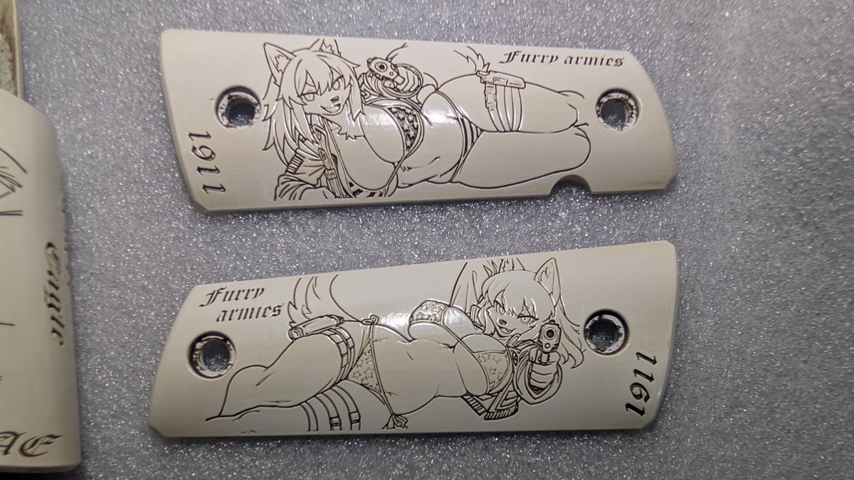 PREVENTER14's tweet photo. 大晦日なのでまたアイボリー調塗装グリップを作りました。M9、デザートイーグル、1911用です。
たまにはケモもいいよね。 https://t.co/5qJlsWzqr3
