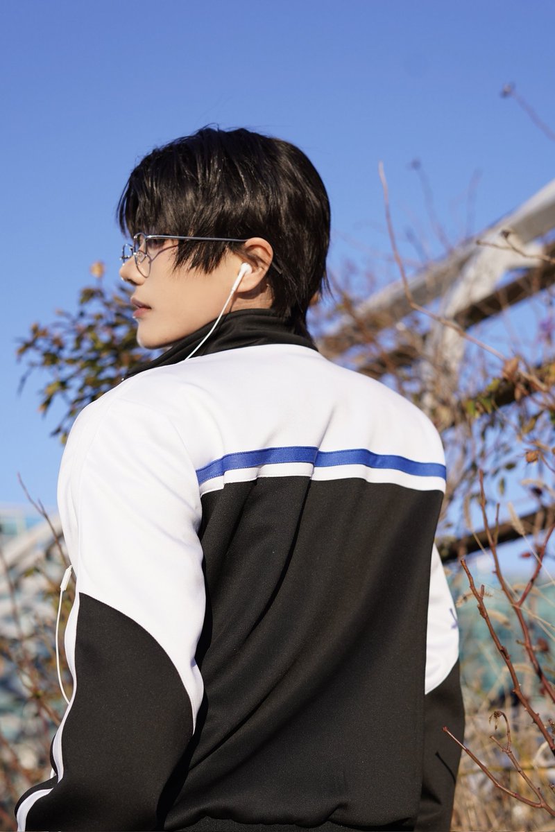 Ouro_Photo's tweet photo. 2025/12/21 - 서울 코믹월드

<러브 앤 딥스페이스> - 이서언

M. 하로 @halonim_cos https://t.co/KfX1e0EUZK