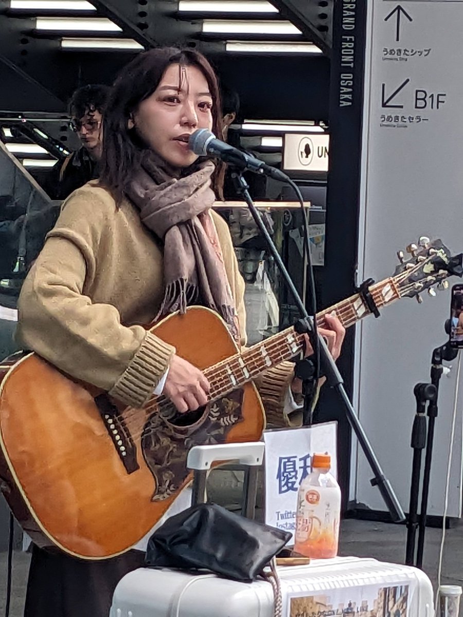 hiyo186116926's tweet photo. フリーライブのおすそ分け
2025/12/28(日)
#ひらがな六文字
#やましたりな
#奈良出身
#橿原出身
#Superme
#オリジナル曲
#奈良マラソン2024
#ツートライブ
#MUSICBUSKER
#うめきた広場
https://t.co/p78O8xMjY4 https://t.co/Fw28qme1Vb