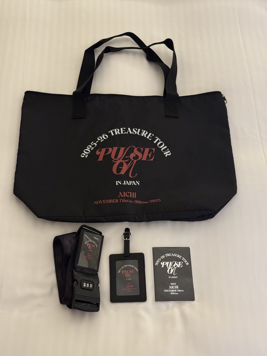 jacsula's tweet photo. Treasure Pulse On Tour AICHI Day 2 💎

Got premium seat today.  ❤️special gift in black! Got aisle seat so close to Treasure members when they came on moving carts.

Today best fan service = Haruto. Most handsome in person = Jeongwoo and Jaehyuk.

#TREASURE_PULSE_ON_IN_JAPAN https://t.co/B9i0I9AoSF