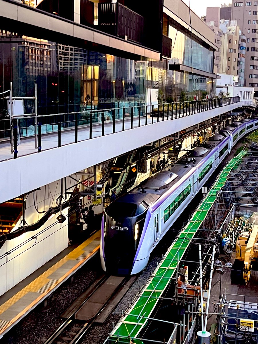 GalaxyWorks's tweet image. 冬コミ遠征中に撮った写真✨