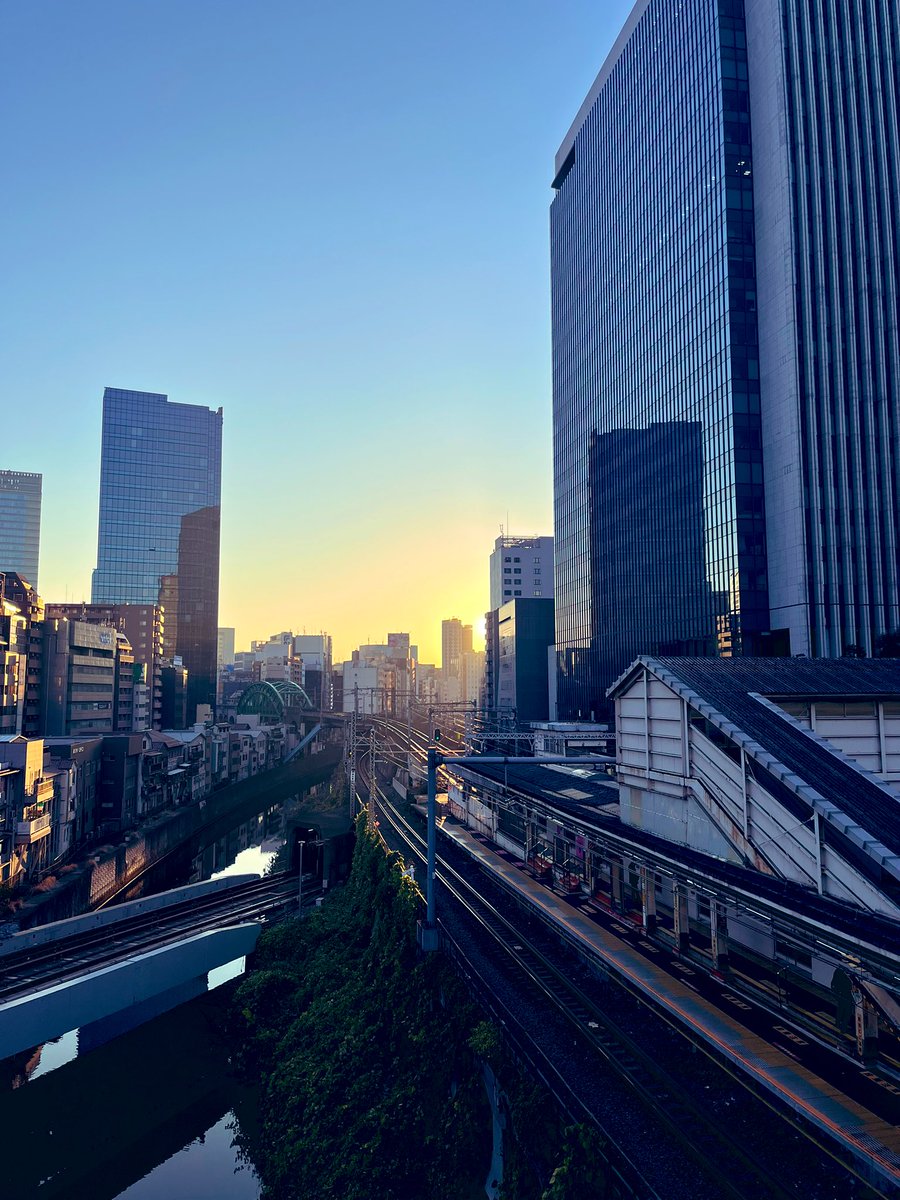 GalaxyWorks's tweet image. 冬コミ遠征中に撮った写真✨