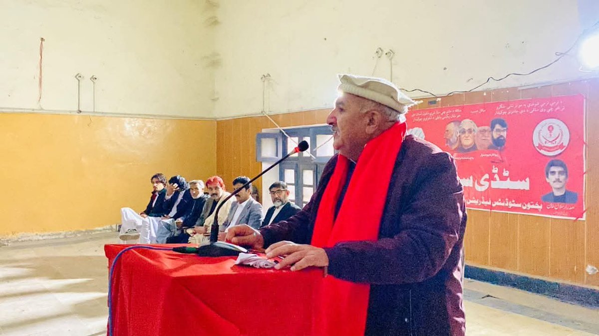 pakhtoon_hikmat's tweet photo. پختون سٹوڈنٹس فیڈریشن گورنمنٹ پوسٹ گریجویٹ کالج بنوں کے زیر اہتمام  سٹڈی سرکل عبدالصمد خان شهيد  آڈیٹوریم ھال میں صدر ارسلان خان کی صدارت  میں منعقد ہوا ۔
سٹڈی سرکل کا موضوع عوام نیشنل پارٹی اور پختون سٹوڈنٹس فیڈریشن کا کردار پر رکھا تھا

#AwamiNationalpartyBannu
#PSFBannu https://t.co/MbFgSkKI6k