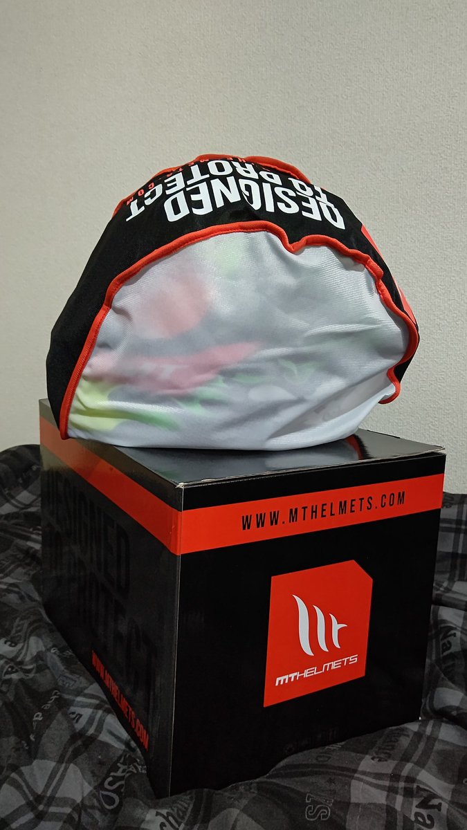 ia029's tweet photo. キタ―――✨✨✨

先日、motardinnにて衝動買いしたヘルメットが届きました♪
12月9日に注文し、29日に配達（仕事の為、不在😅）

気になるお値段は
ヘルメット　¥21870
送料　¥3797
消費税·地方消費税　¥1200
通関料　¥200
でした！

＃MTHelmets
＃Thunder4SV
＃Yamanaka2024 https://t.co/ffi9T5dJ0k