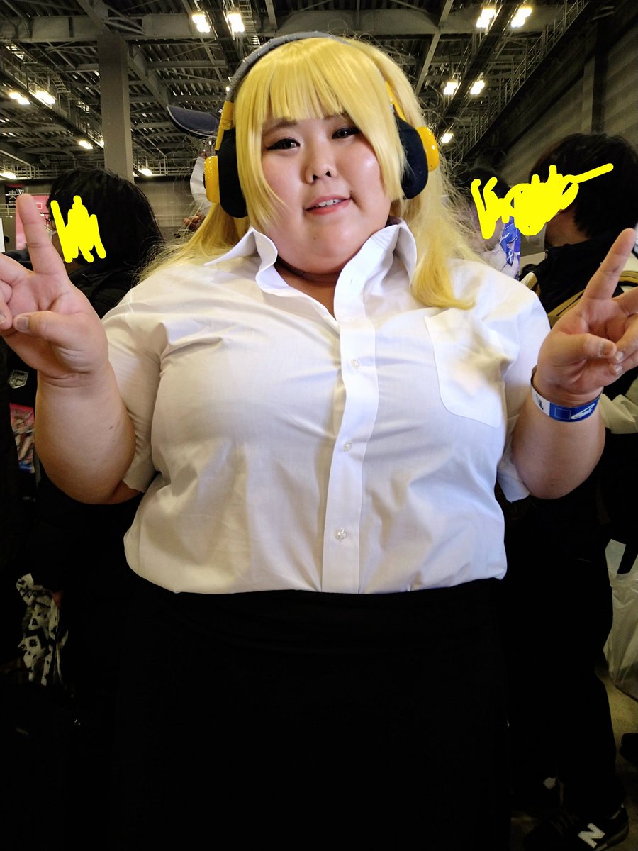 すーぱーぽちゃ子のレイヤーさんが自分の本を買ってくれて写真までOKしてくれる夢のような事が起きた!!
アカウント名を聞きそびれてしまったのが悔やまれるほど素敵です✨✨✨ 