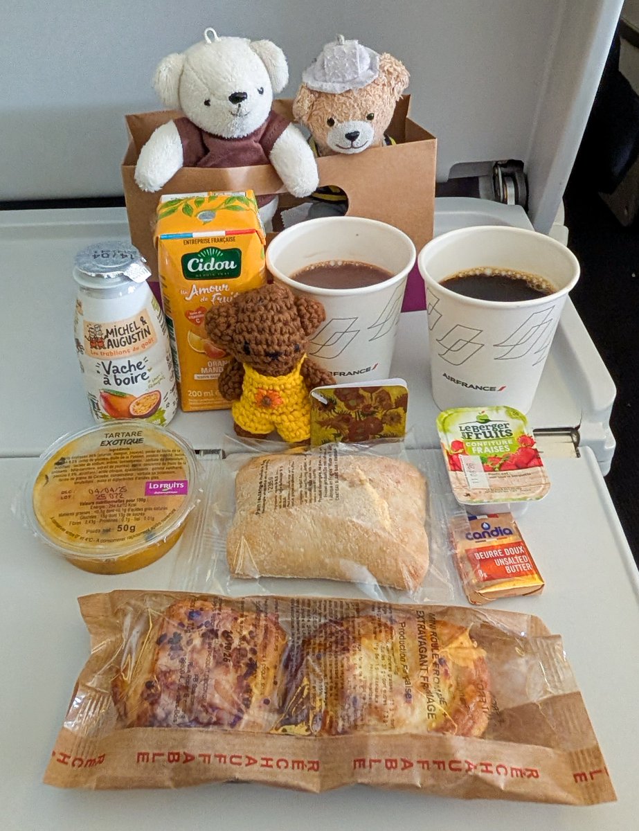 seibi3_beardo3's tweet photo. 🧸 ことしも いろんな ところに いったね✈️
🐻‍❄️ いっぱい おいしい たべもの たべたね😋
🐻 みんなと いっしょで たのしかったよ🥰

🐻‍❄️🧸🐻 みなさん よい おとしを〜☺️🤗🙂‍↕️ https://t.co/R0TzLa8FFD